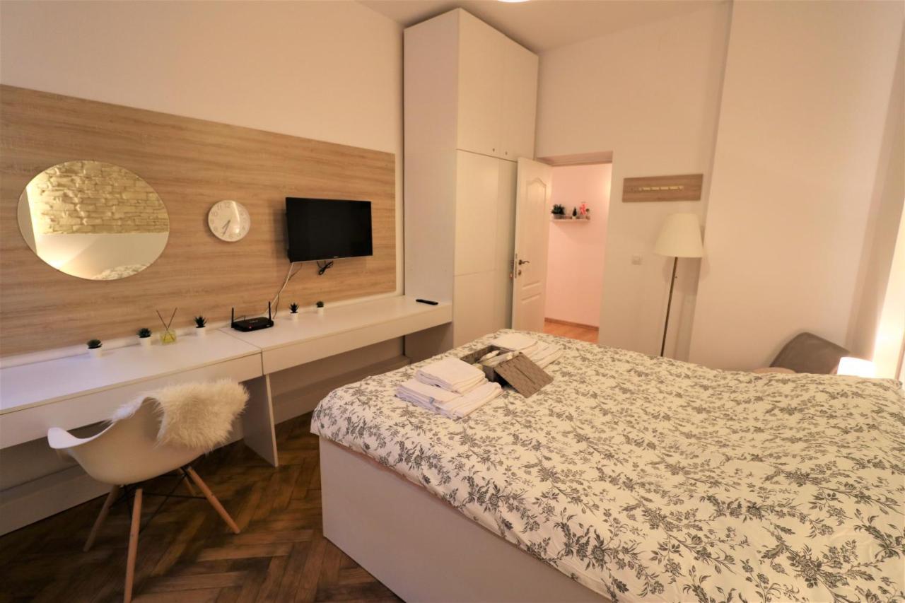 בוקרשט Cozy Old Town Apartment - Free Minibar מראה חיצוני תמונה